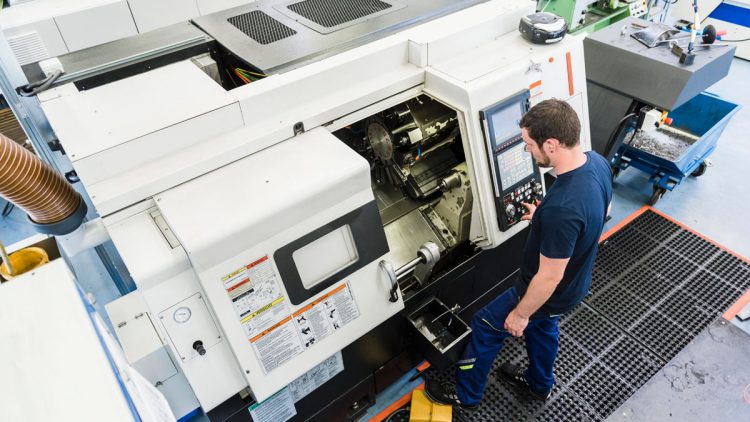 Difference Between CNC milling and CNC Turning